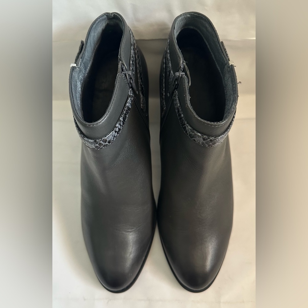 Vionic Women's Upright Upton Bootie Dark Grey Siz… - image 6